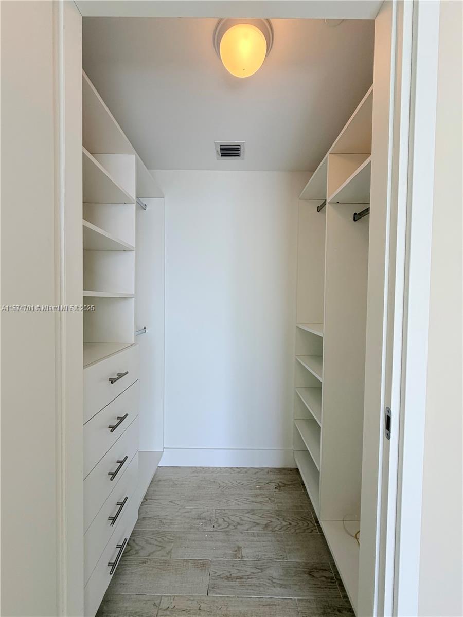 1300 Brickell Bay Dr #1006, Miami FL 33131