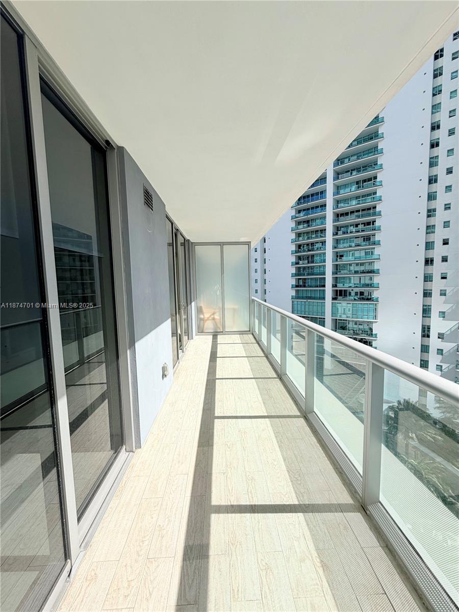 1300 Brickell Bay Dr #1006, Miami FL 33131