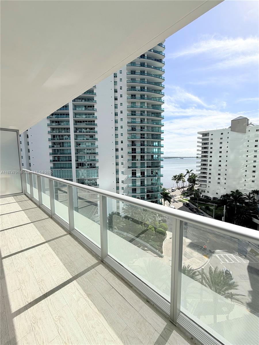 1300 Brickell Bay Dr #1006, Miami FL 33131