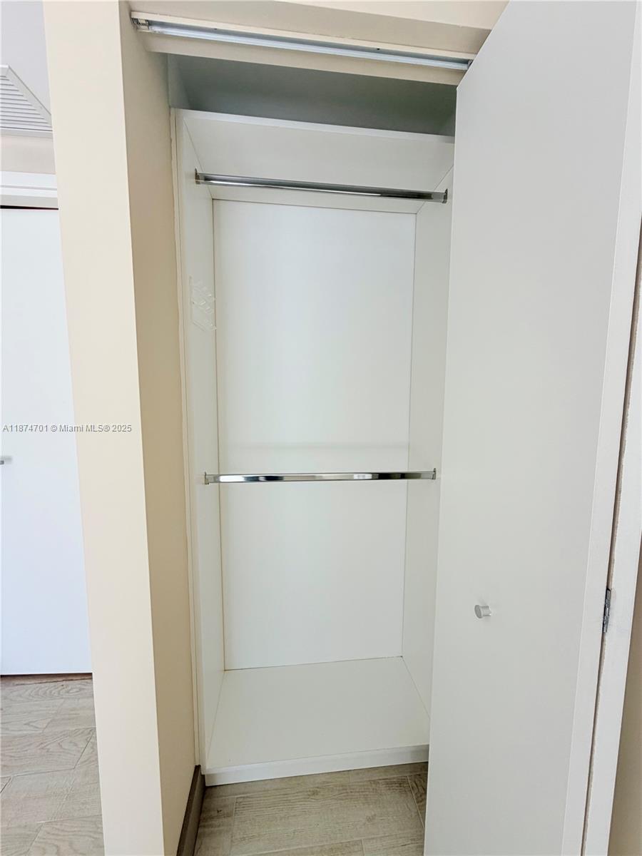 1300 Brickell Bay Dr #1006, Miami FL 33131