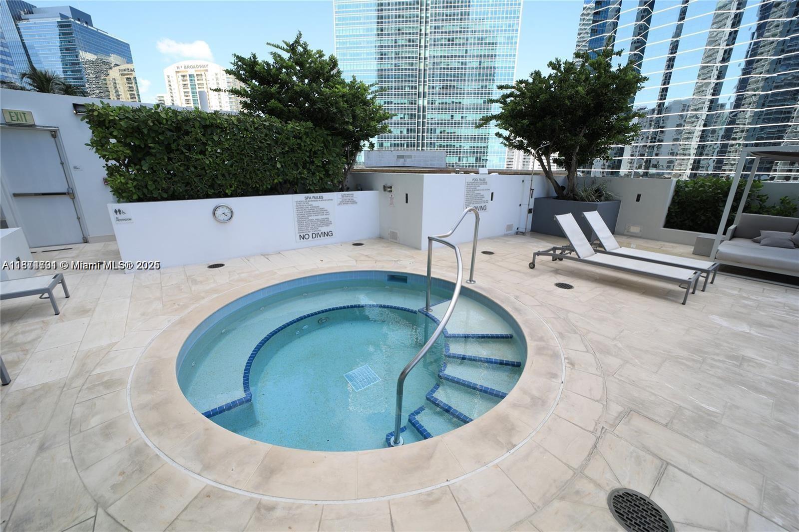 1300 Brickell Bay Dr #1006, Miami FL 33131