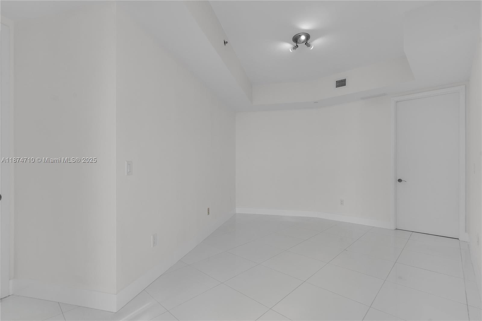 15811 Collins Ave #2407, Sunny Isles Beach FL 33160