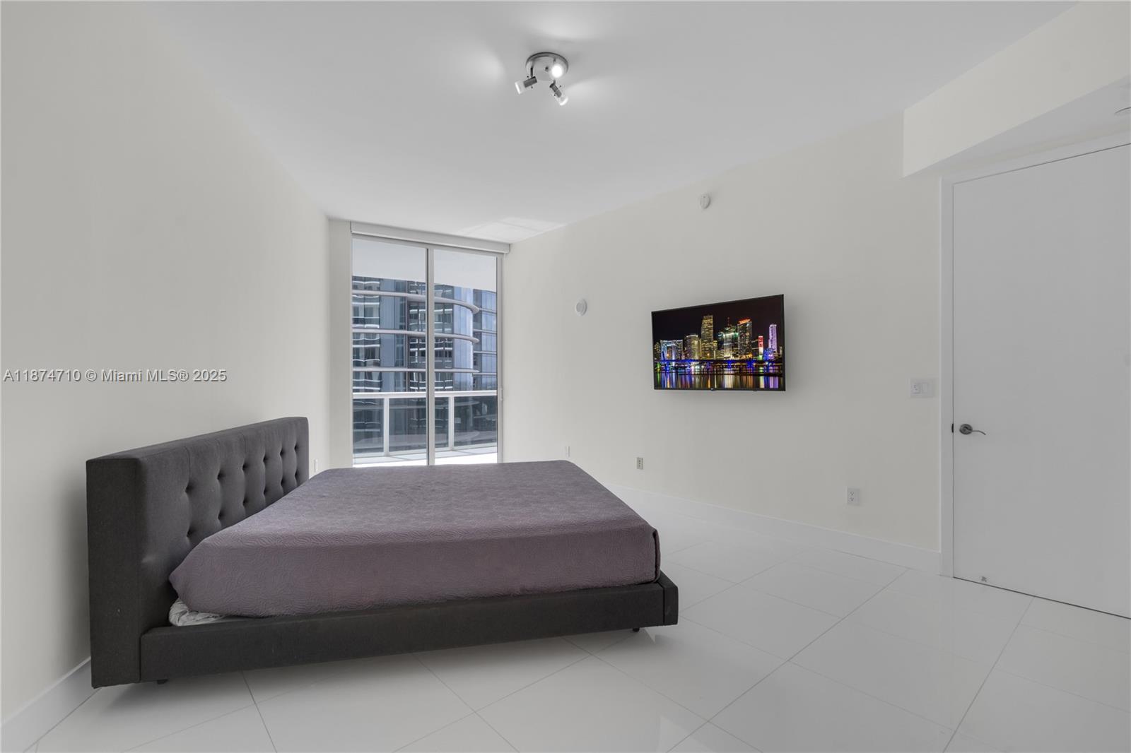 15811 Collins Ave #2407, Sunny Isles Beach FL 33160