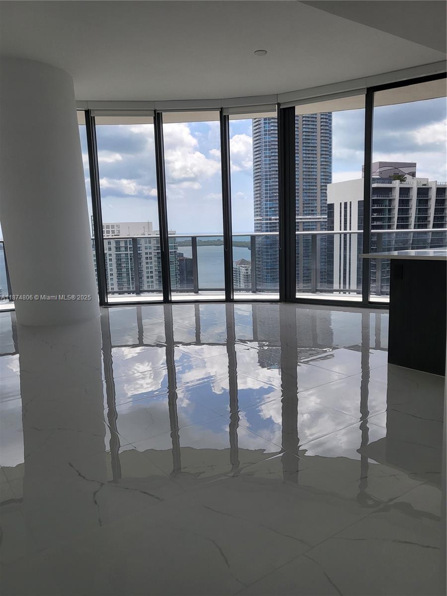 45 SW 9Th St #4303, Miami FL 33130