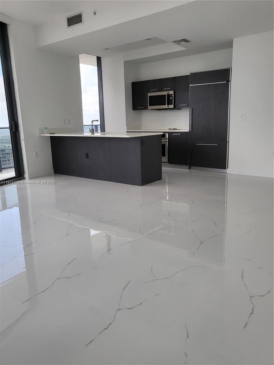 45 SW 9Th St #4303, Miami FL 33130