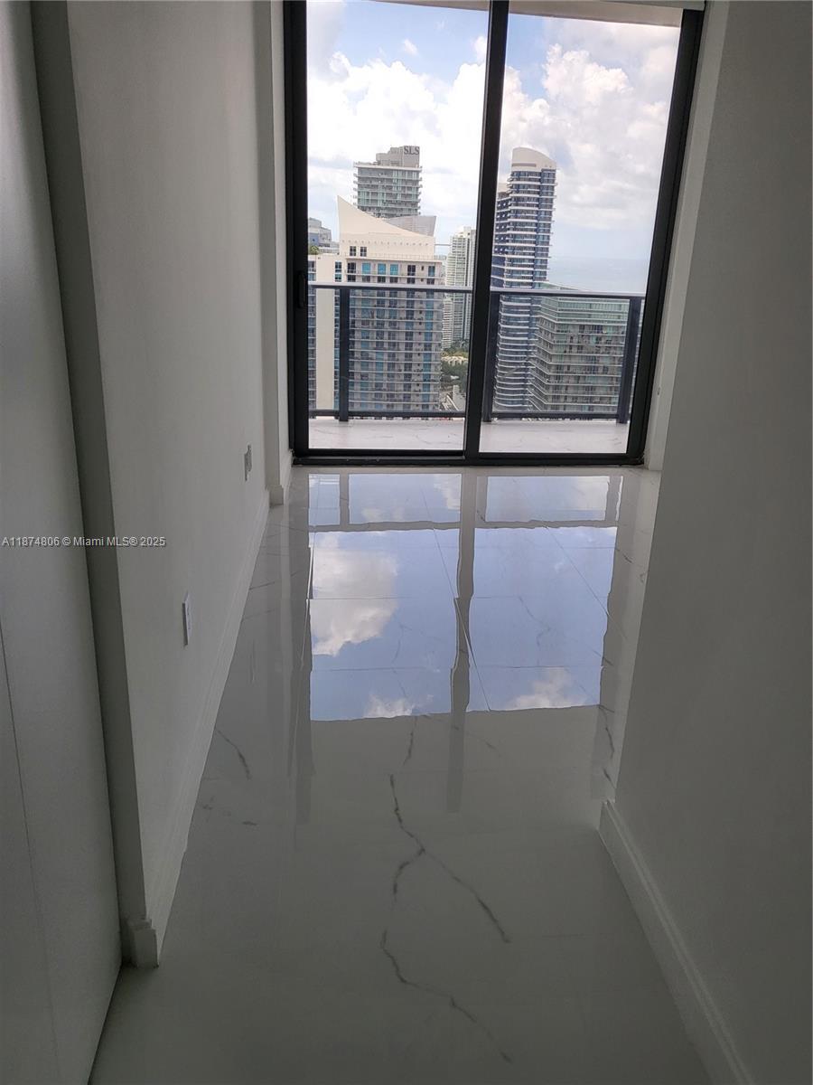 45 SW 9Th St #4303, Miami FL 33130