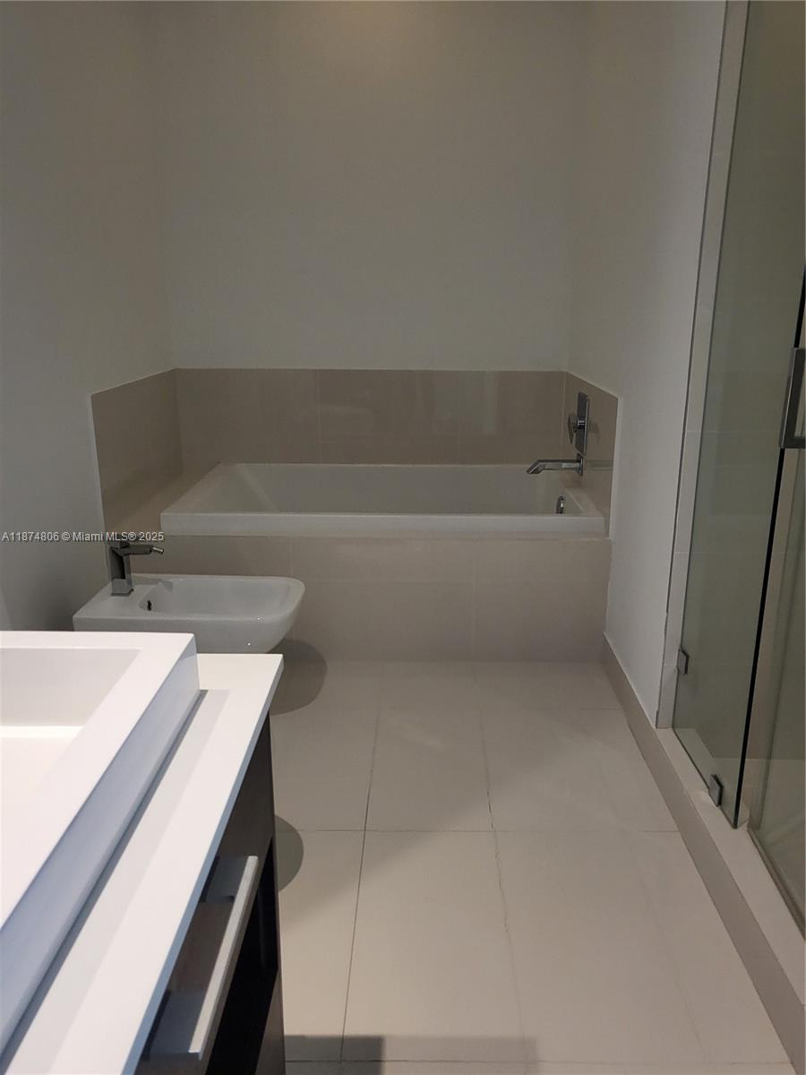 45 SW 9Th St #4303, Miami FL 33130