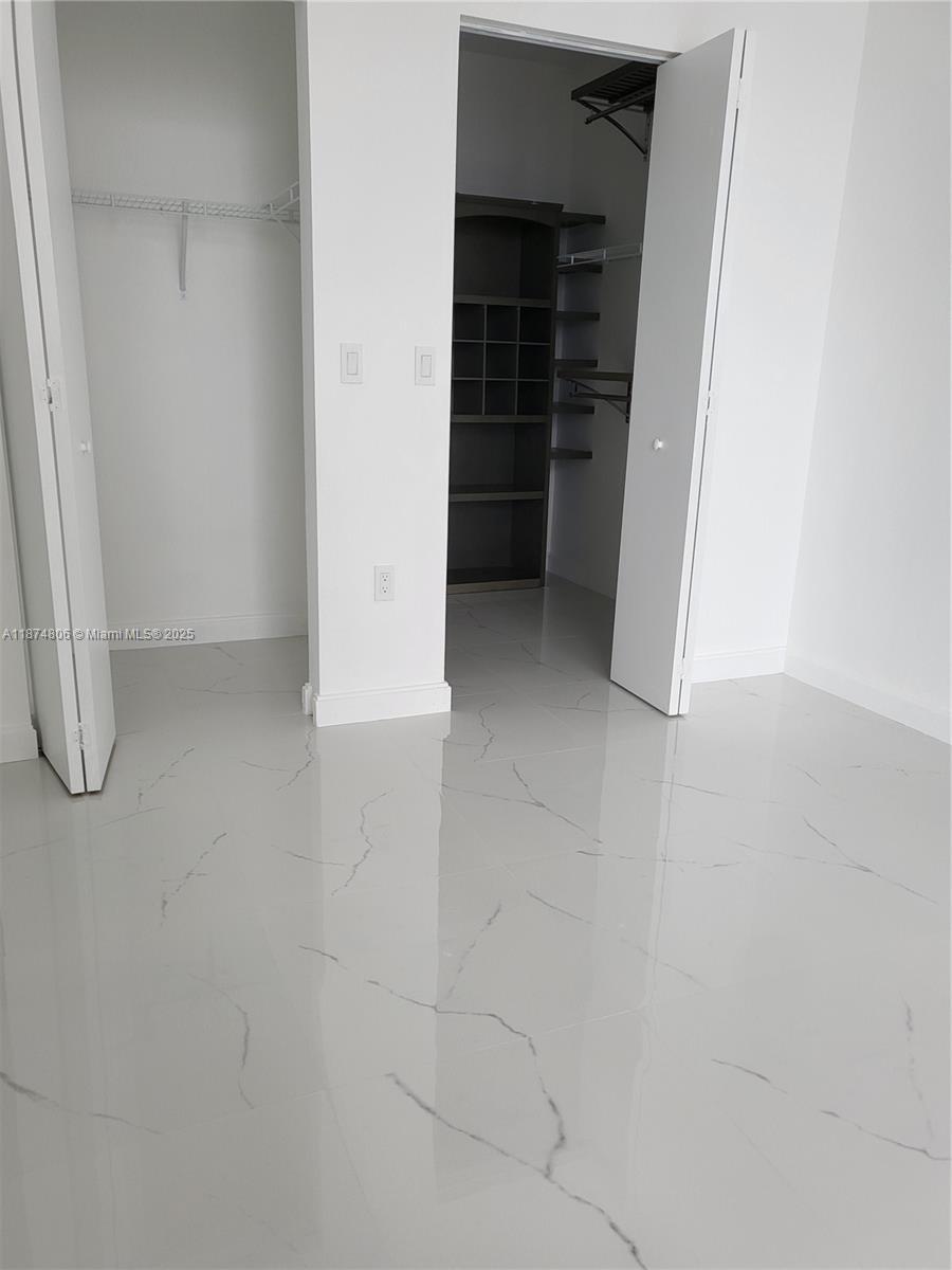45 SW 9Th St #4303, Miami FL 33130