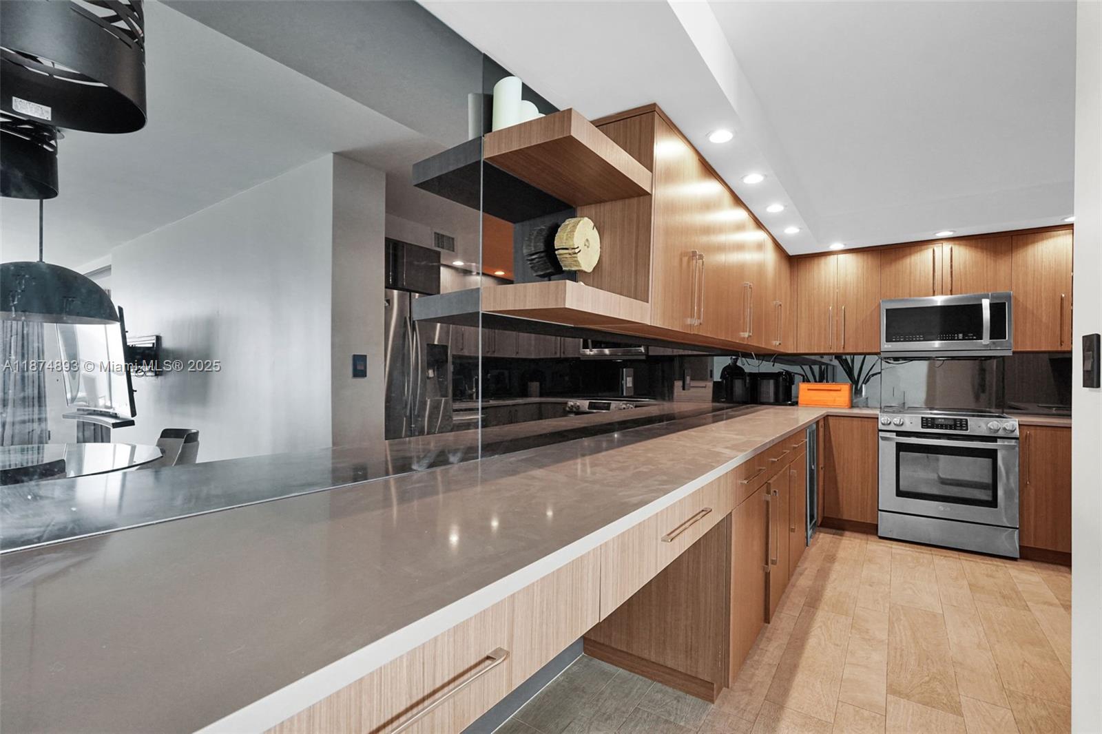 5151 Collins Ave #1519, Miami Beach FL 33140