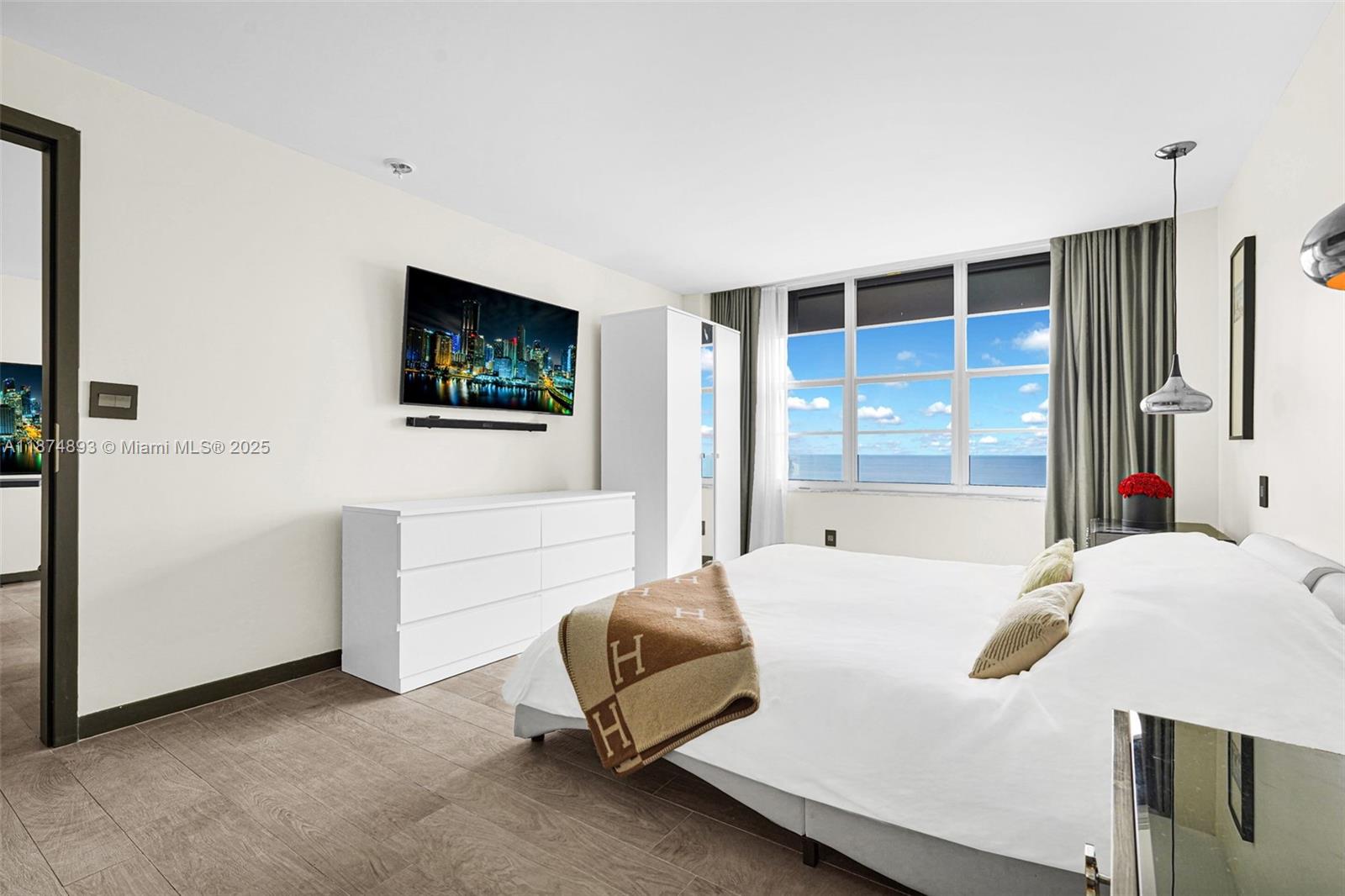 5151 Collins Ave #1519, Miami Beach FL 33140
