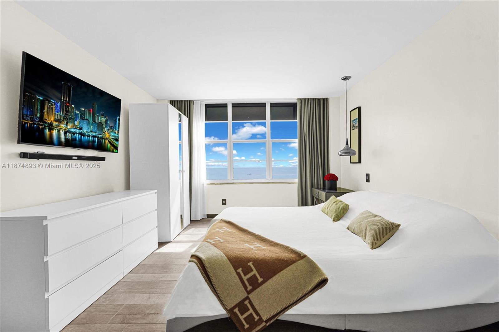 5151 Collins Ave #1519, Miami Beach FL 33140