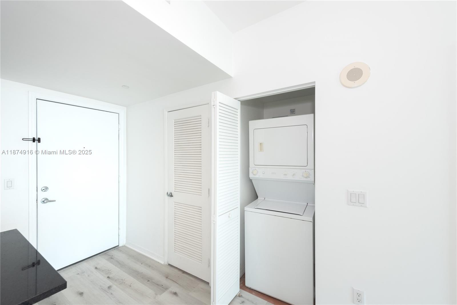 951 Brickell Ave #3102, Miami FL 33131