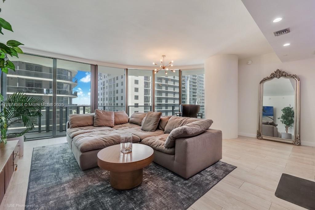 45 SW 9th St #1808, Miami FL 33130