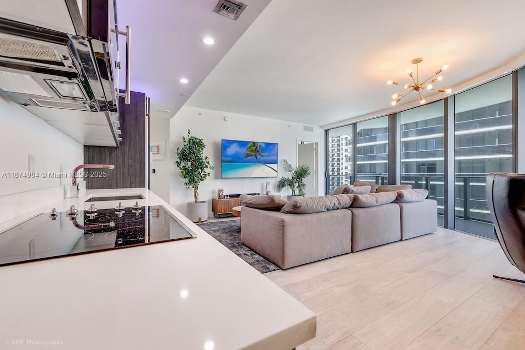 45 SW 9th St #1808, Miami FL 33130