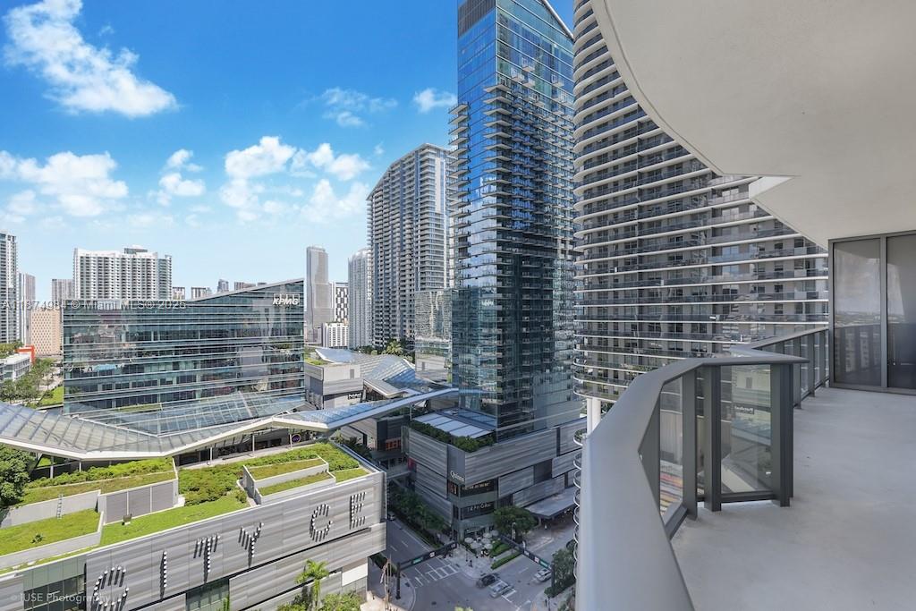 45 SW 9th St #1808, Miami FL 33130