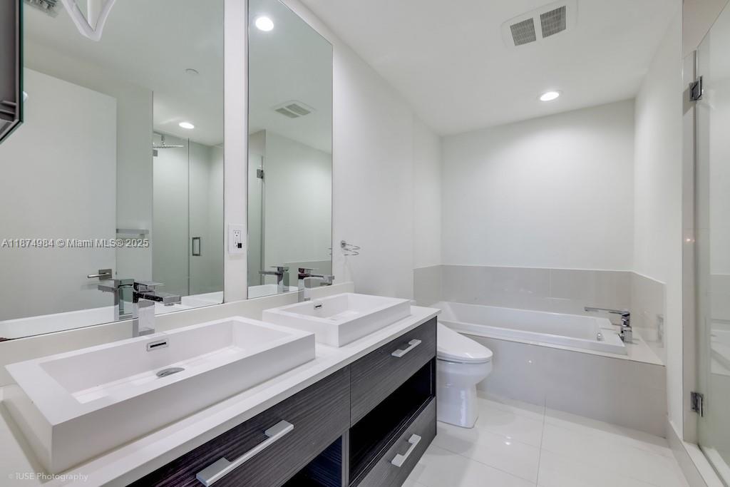 45 SW 9th St #1808, Miami FL 33130