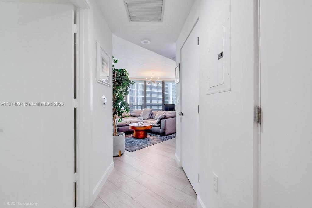 45 SW 9th St #1808, Miami FL 33130