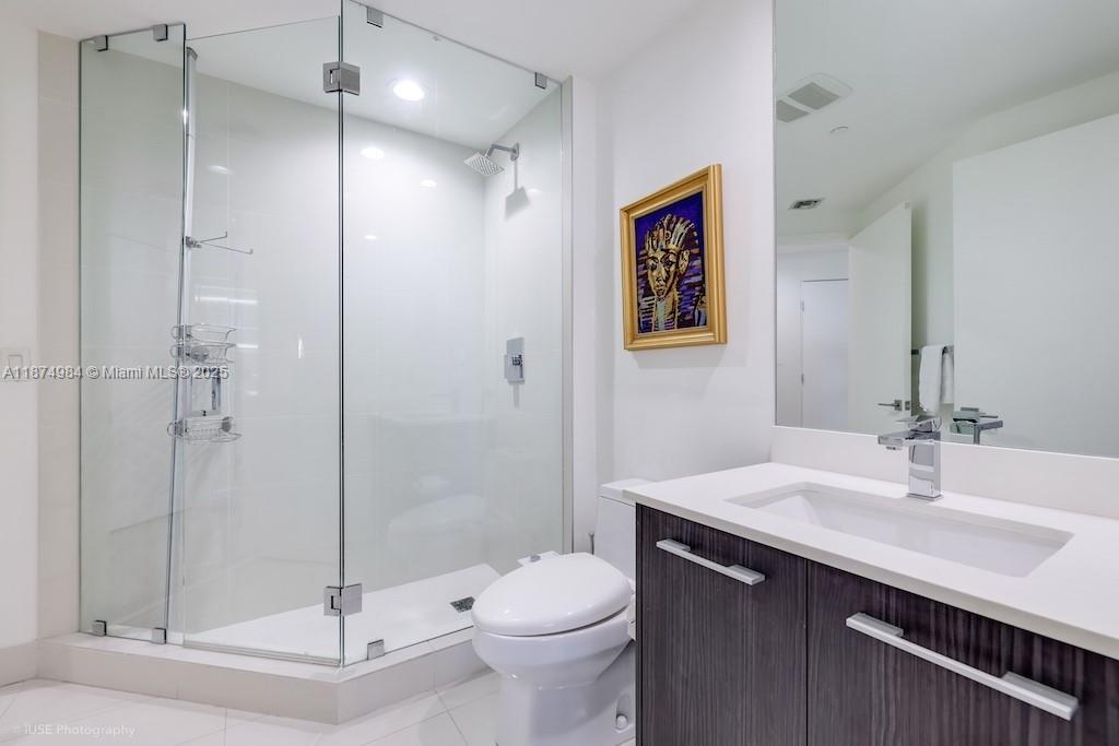 45 SW 9th St #1808, Miami FL 33130