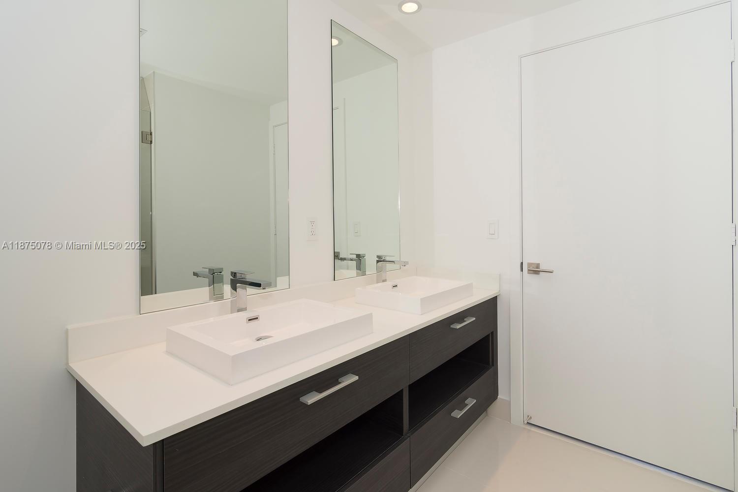 55 SW 9 St #1606, Miami FL 33130