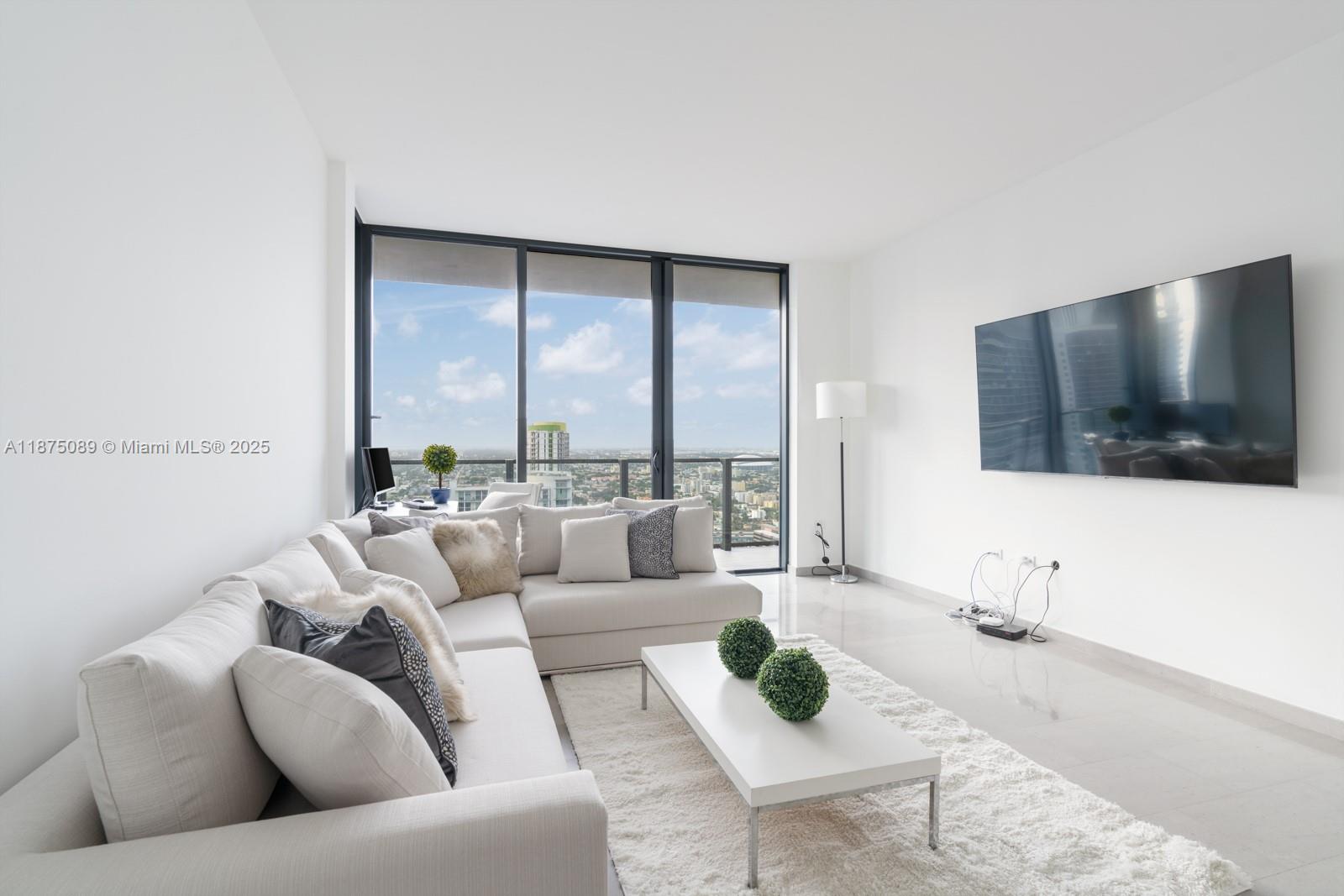 68 SE 6th St #3706, Miami FL 33131