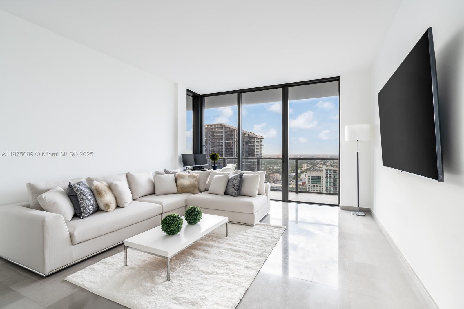 68 SE 6th St #3706, Miami FL 33131