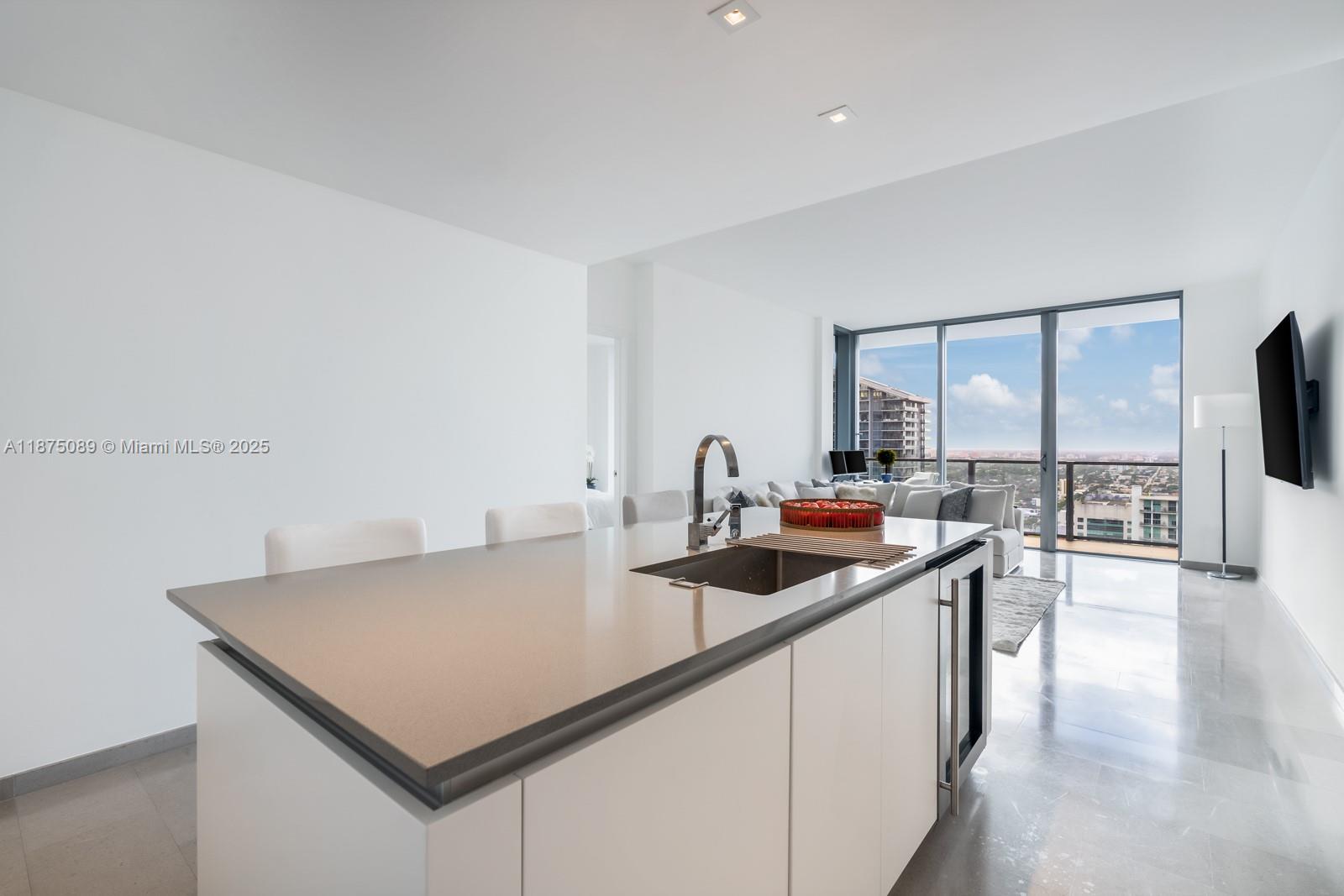 68 SE 6th St #3706, Miami FL 33131