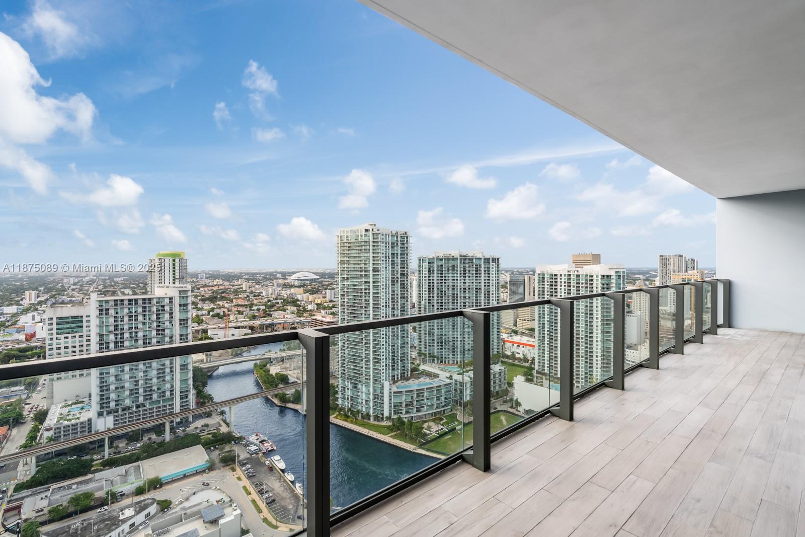 68 SE 6th St #3706, Miami FL 33131