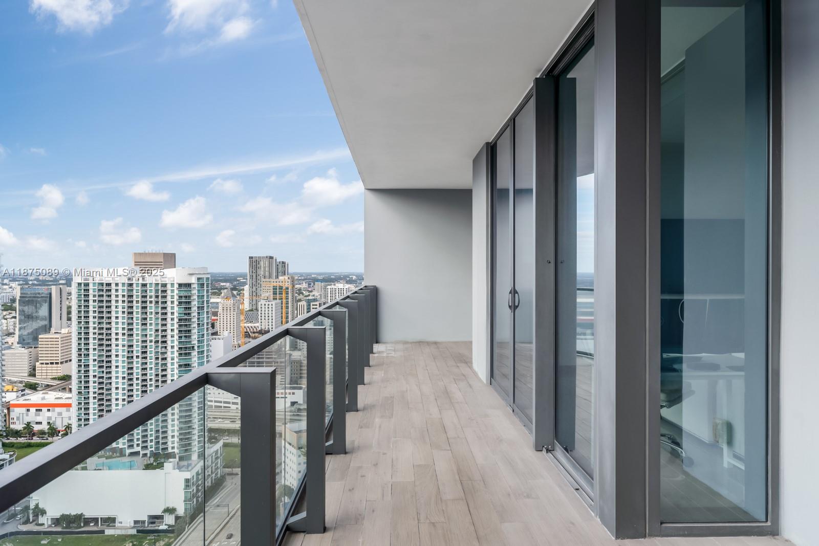 68 SE 6th St #3706, Miami FL 33131