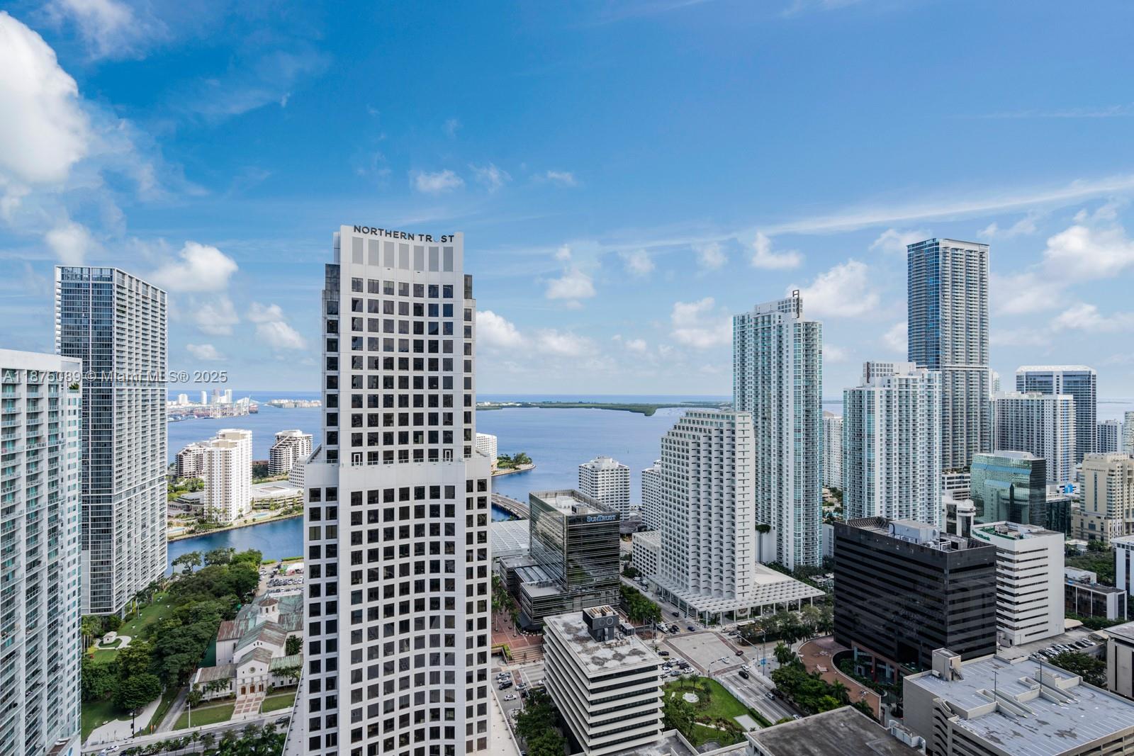 68 SE 6th St #3706, Miami FL 33131