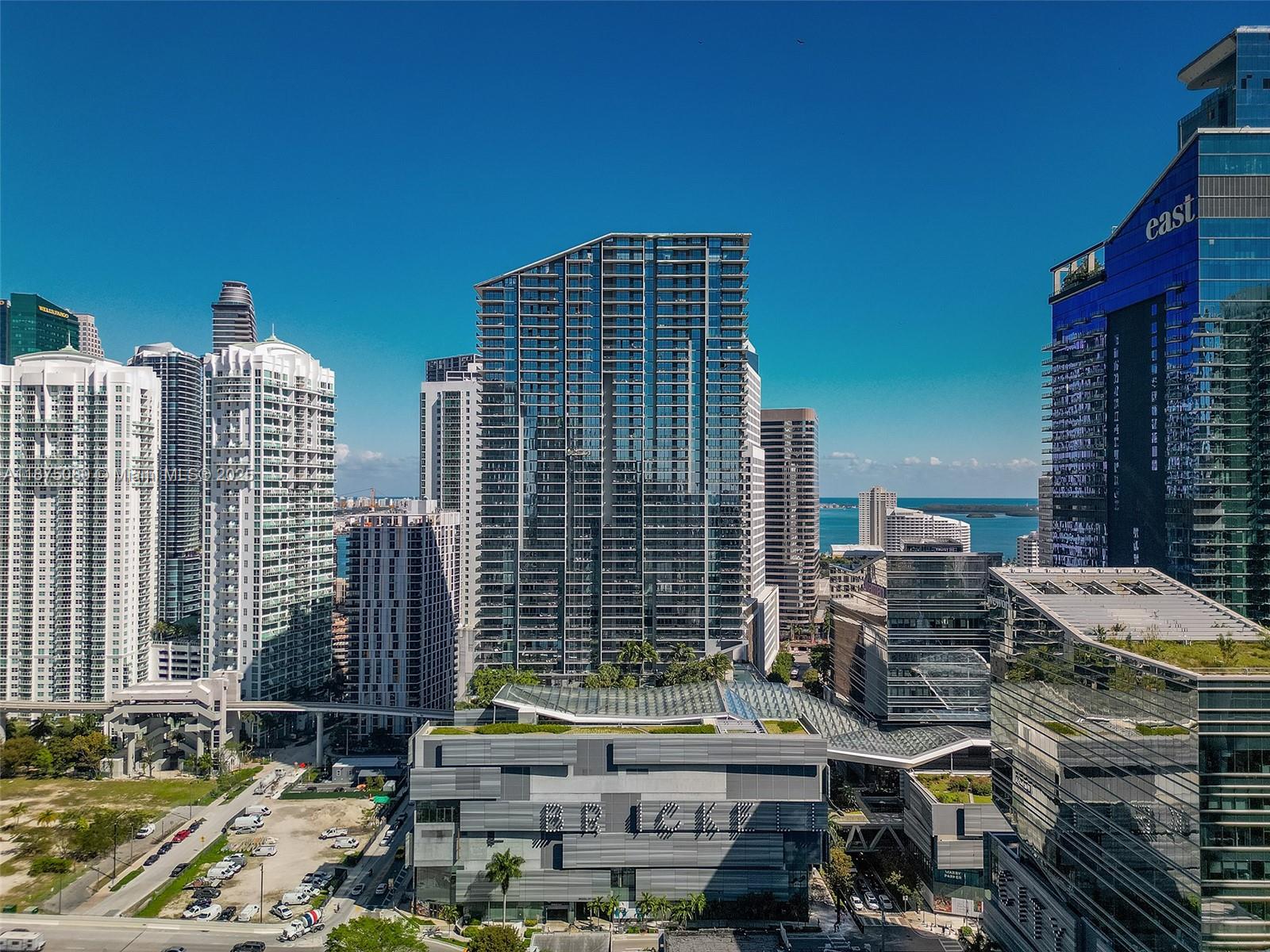 68 SE 6th St #3706, Miami FL 33131
