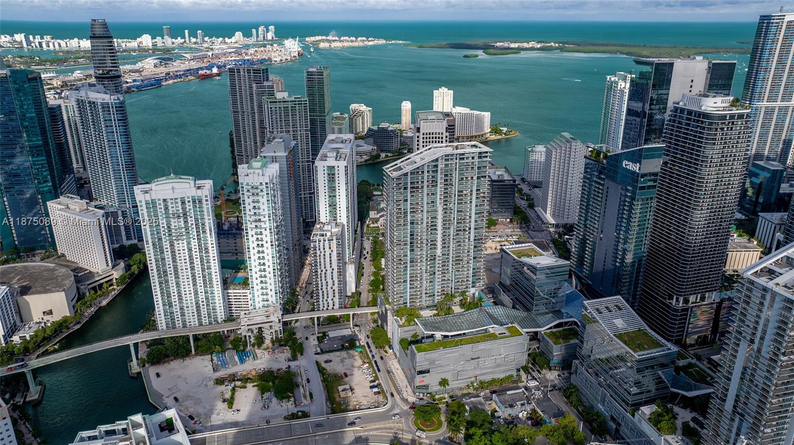 68 SE 6th St #3706, Miami FL 33131