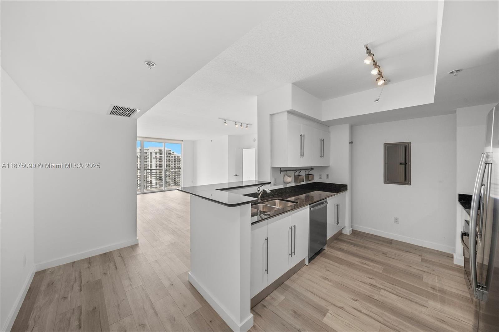 325 S Biscayne Blvd #3819, Miami FL 33131