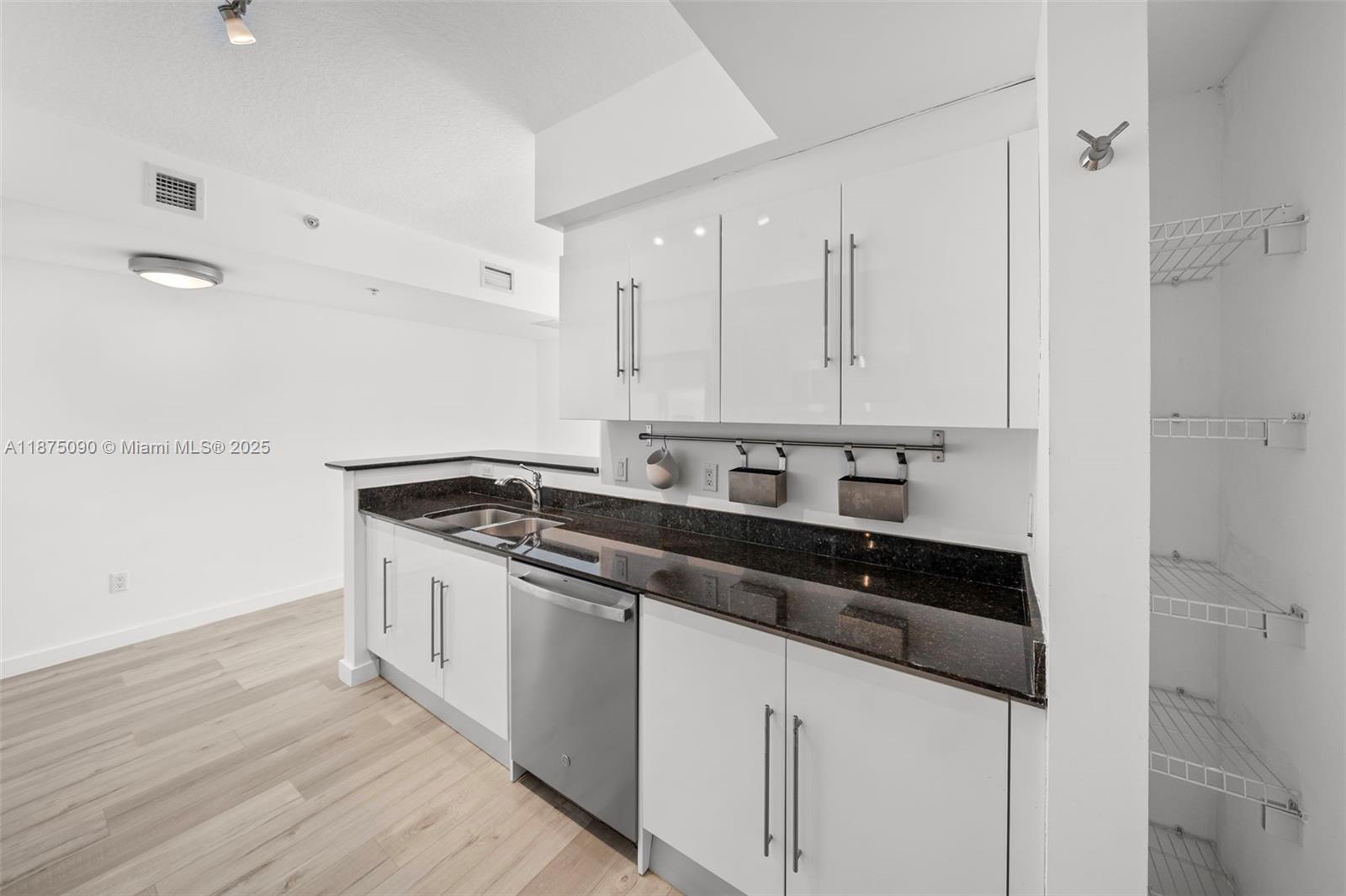 325 S Biscayne Blvd #3819, Miami FL 33131