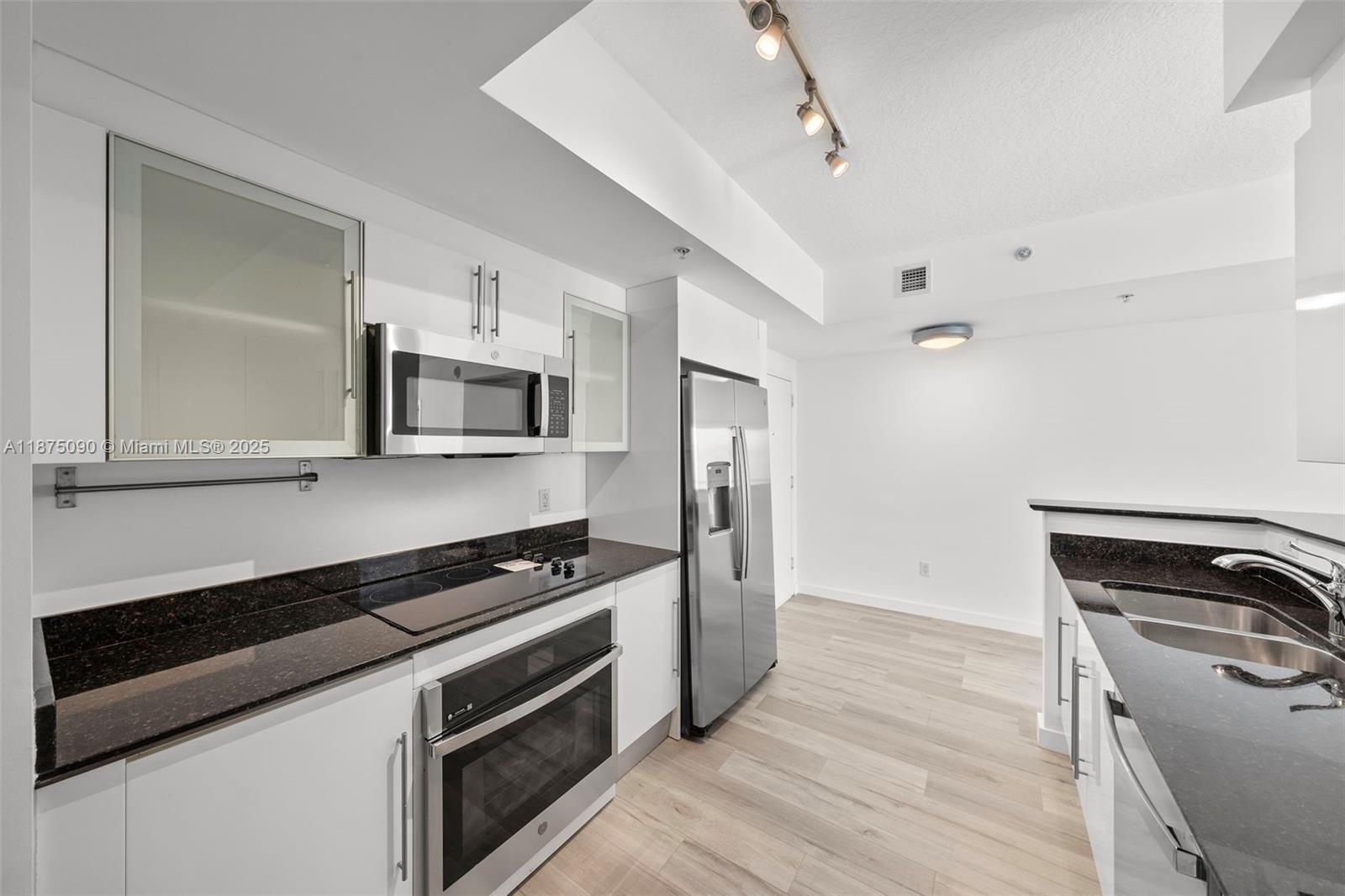 325 S Biscayne Blvd #3819, Miami FL 33131