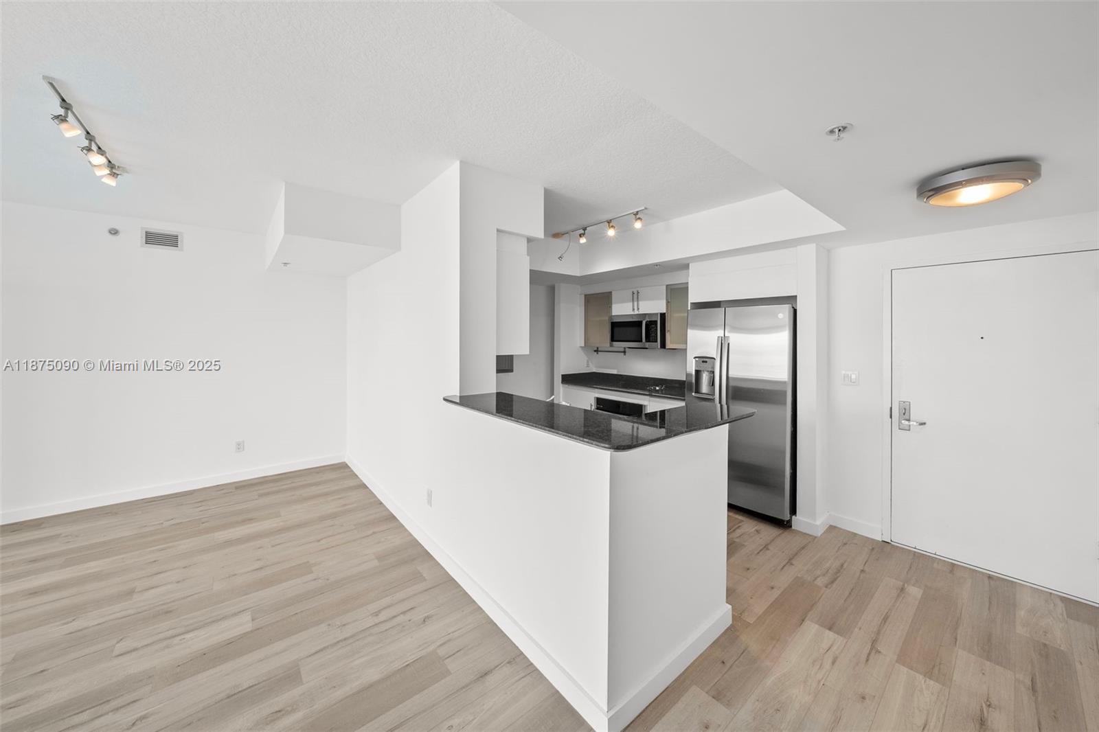 325 S Biscayne Blvd #3819, Miami FL 33131