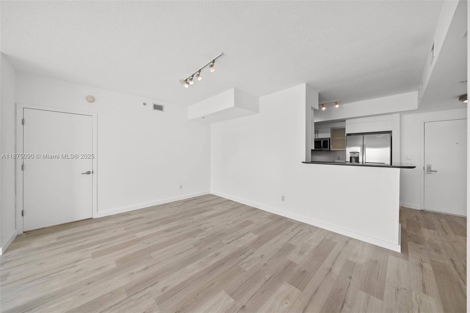 325 S Biscayne Blvd #3819, Miami FL 33131