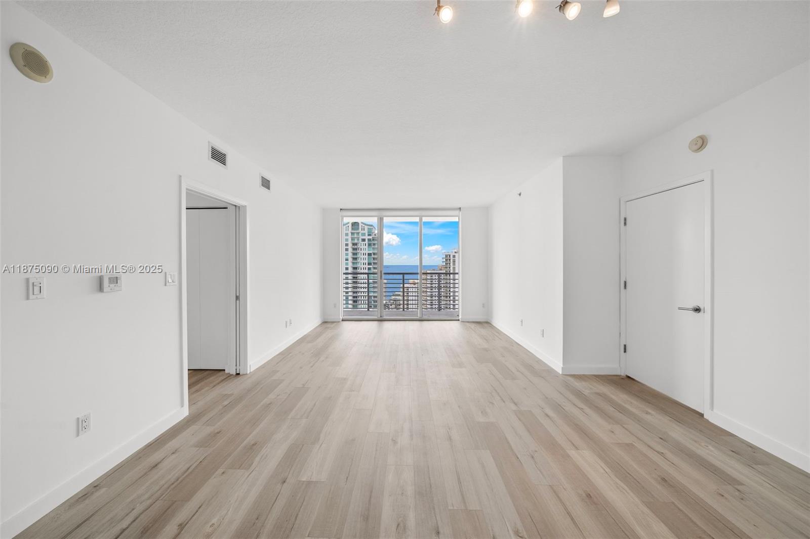 325 S Biscayne Blvd #3819, Miami FL 33131