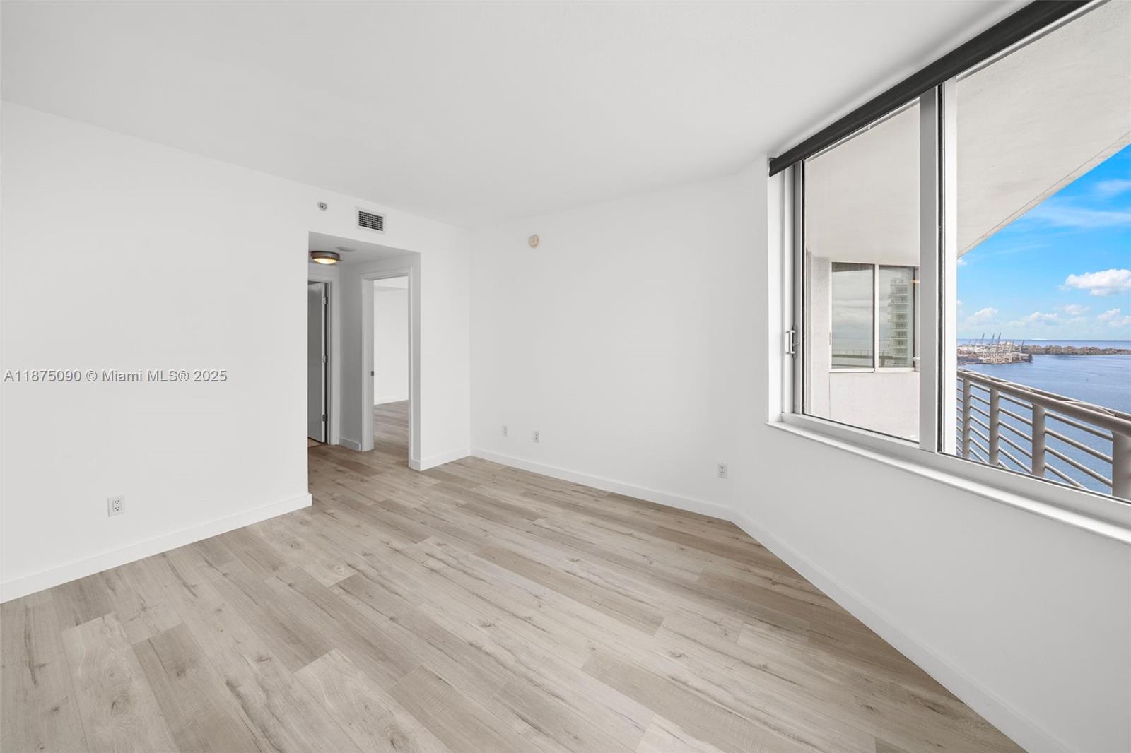 325 S Biscayne Blvd #3819, Miami FL 33131