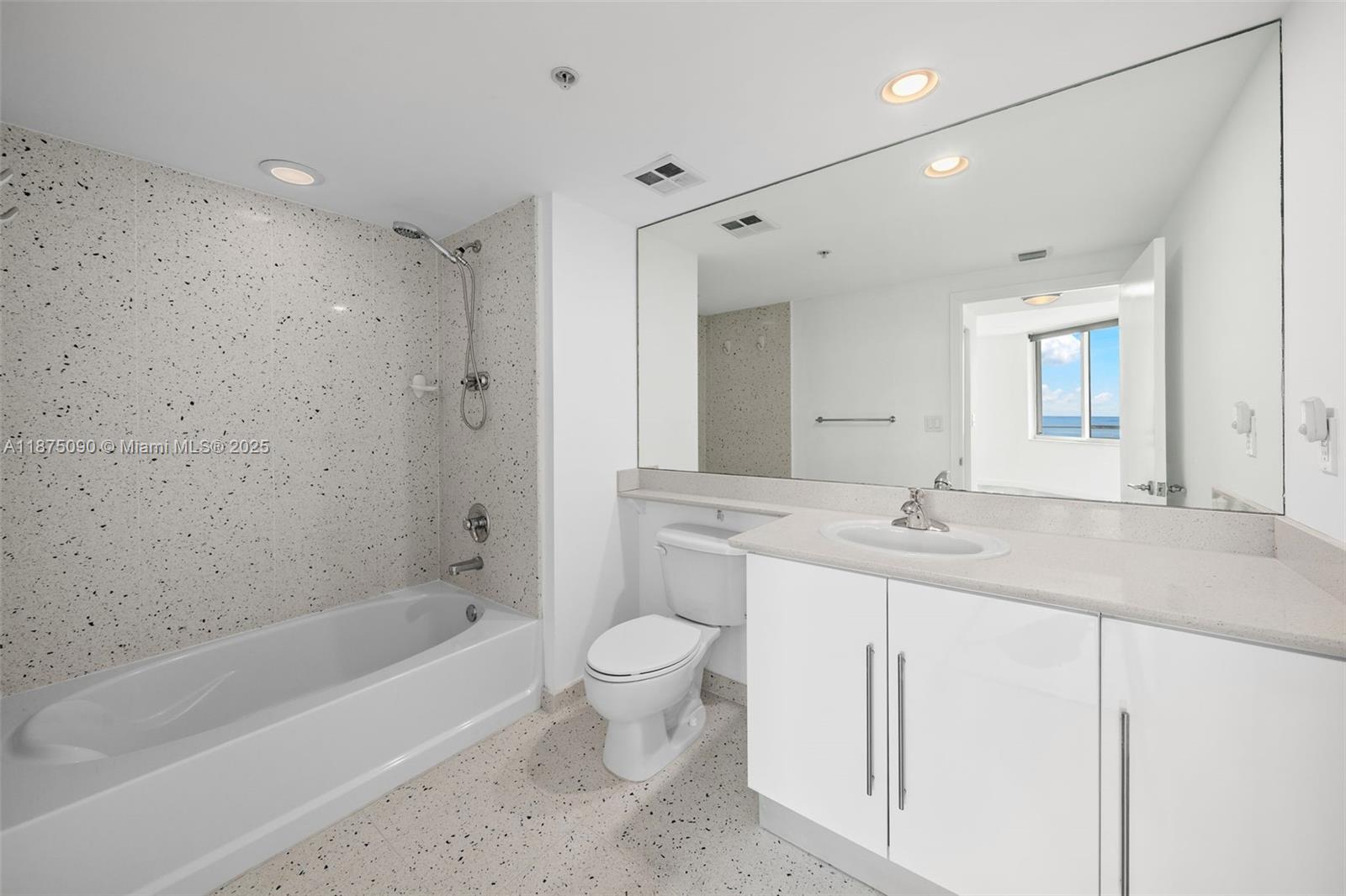 325 S Biscayne Blvd #3819, Miami FL 33131