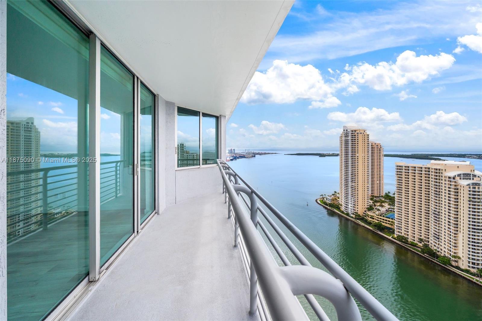 325 S Biscayne Blvd #3819, Miami FL 33131