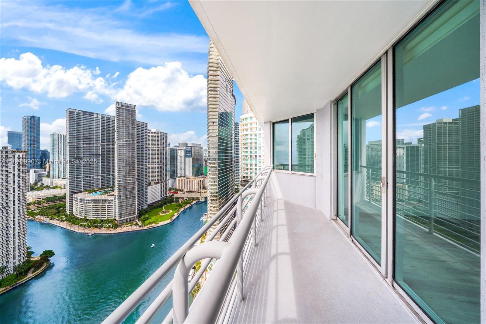 325 S Biscayne Blvd #3819, Miami FL 33131
