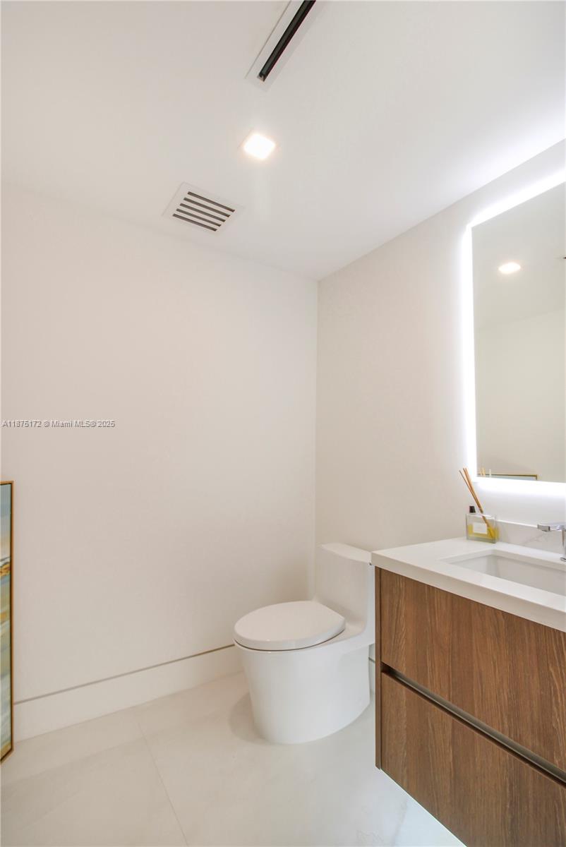 3301 NE 183rd St #503, Aventura FL 33160
