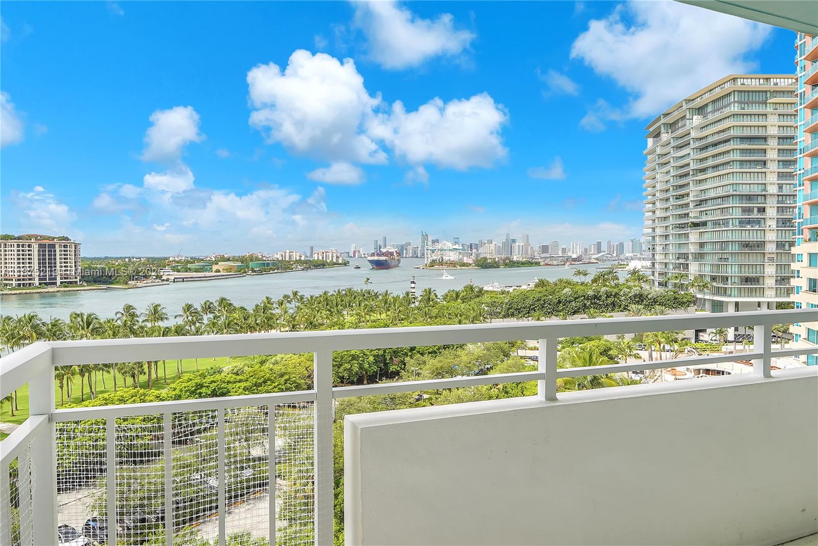 400 S Pointe Dr #901, Miami Beach FL 33139