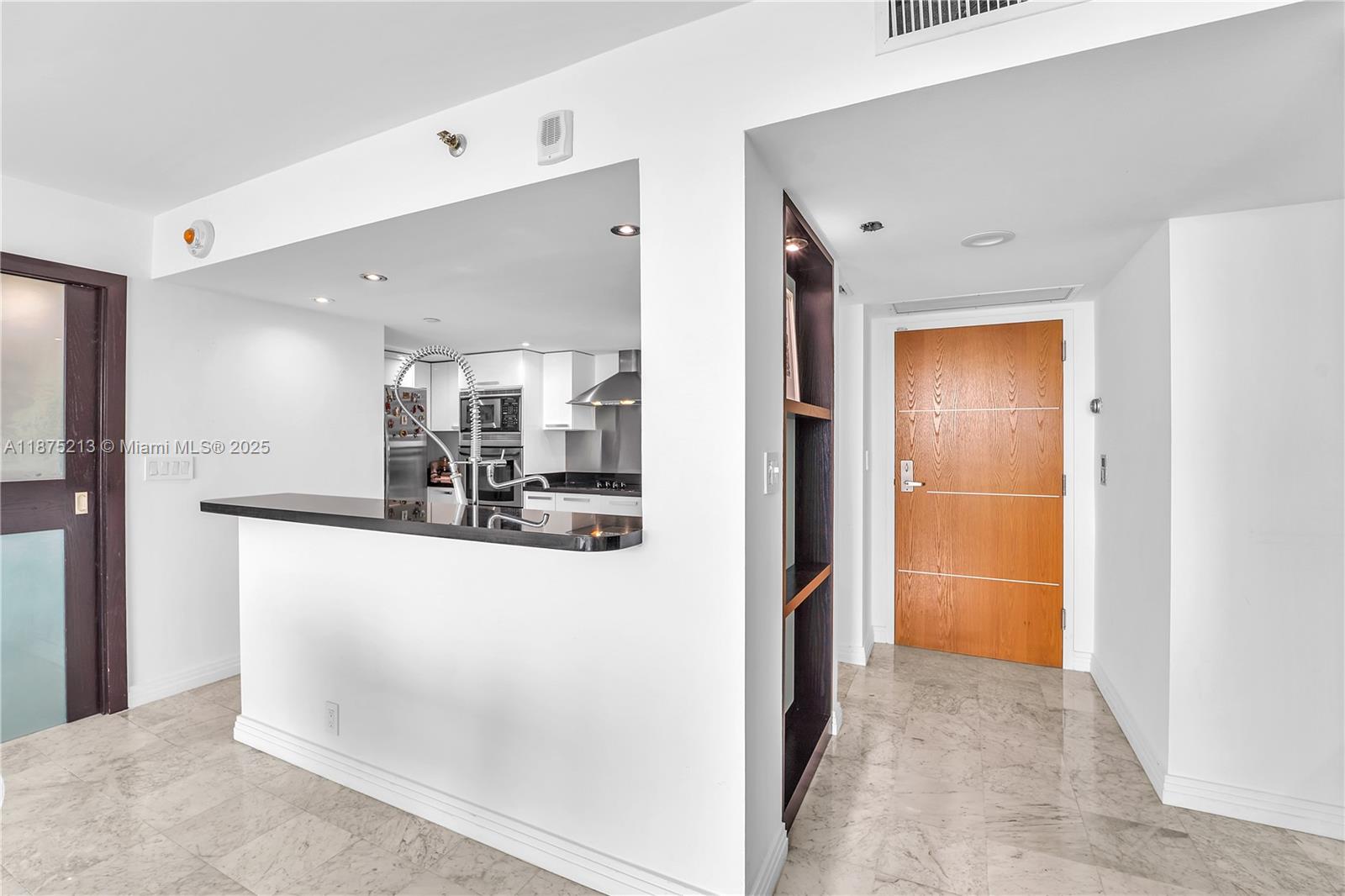 400 S Pointe Dr #901, Miami Beach FL 33139