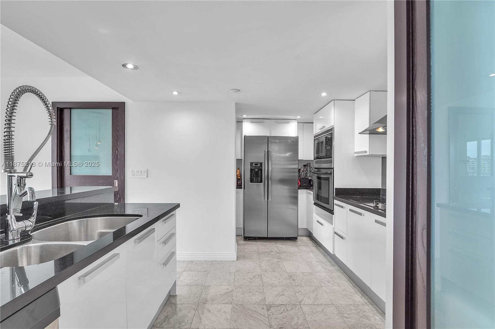 400 S Pointe Dr #901, Miami Beach FL 33139
