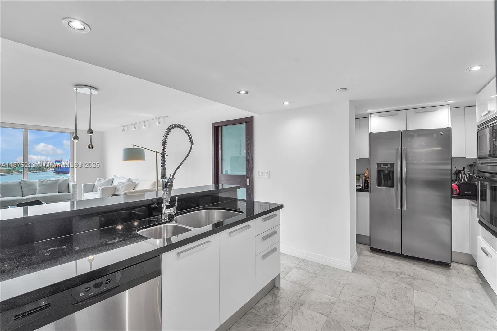 400 S Pointe Dr #901, Miami Beach FL 33139