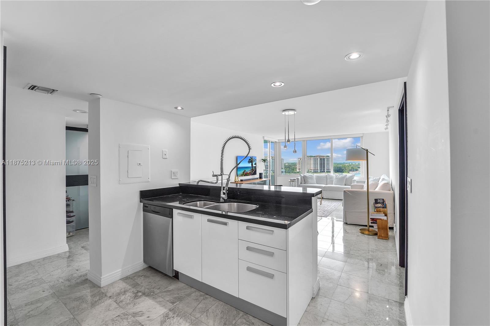 400 S Pointe Dr #901, Miami Beach FL 33139