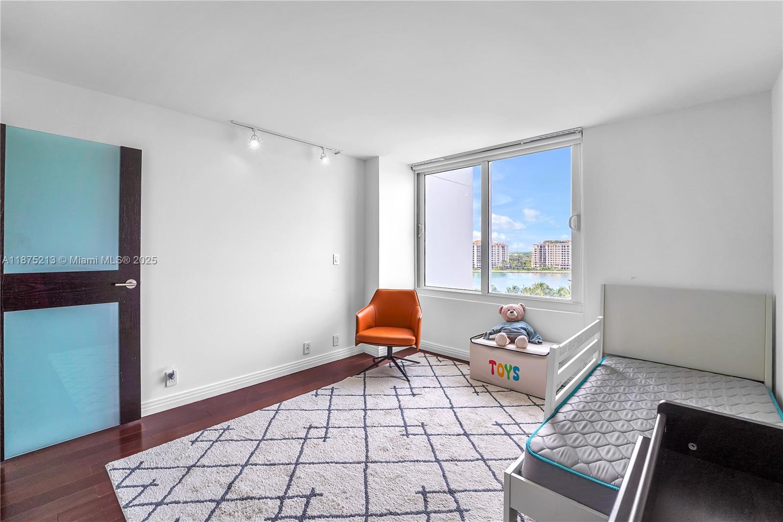 400 S Pointe Dr #901, Miami Beach FL 33139