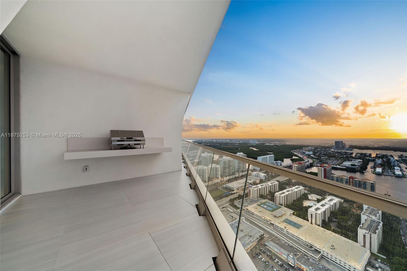 16901 Collins Ave #5105, Sunny Isles Beach FL 33160