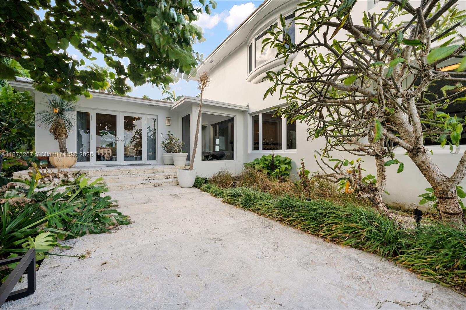 625 E Dilido Dr, Miami Beach FL 33139